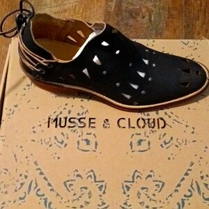 Muss & Cloud Leather lazer cut sandals🖤new on box